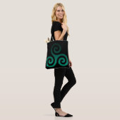 Tote Bag Vert Triskele noir (Sur le modèle)