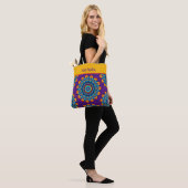 Tote Bag Vibrant Couleurs Violettes Style Bohème (Sur le modèle)