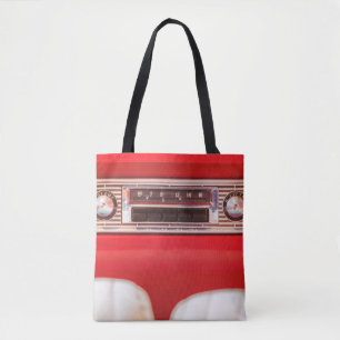 Tote Bag Vieux radio de voiture à l'intérieur d'une voiture