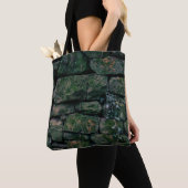 Tote Bag Vignes Brown sur blocs de pierre empilés (De près)