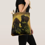 Tote Bag Vincent van Gogh - La vie morte avec une paire de<br><div class="desc">A Pair of Shoes (1886) de Vincent van Gogh est un Post impressionnisme vintage de peinture d'art mortel. Une vie morte d'une vieille paire de chaussures paysannes ou de bottes ouvrières. À propos de l'artiste : Vincent Willem van Gogh (1853-1890) était un peintre impressionniste dont l'oeuvre était la plus remarquable...</div>