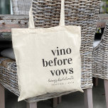 Tote Bag Vino Avant Vows Vine Pays Bachelortie<br><div class="desc">Bienvenue à vos amis dans votre week-end de bachelorette viticole avec ces sacs fourre-tout personnalisés chic et modernes. Le design comporte "vino avant vows" en lettres serif classiques avec votre nom d'événement ou d'occasion sous en écriture cursive manuscrite. Personnalisez avec le nom de l'emplacement et/ou l'année en dessous.</div>