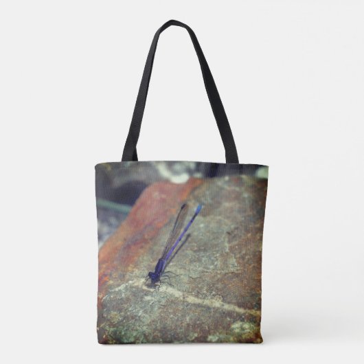 Tote Bag Violet Damselfly Poser sur Rock haut (Dos)