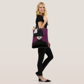 Tote Bag Violet Silence – Art abstrait de déesse (Sur le modèle)