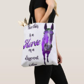 Tote Bag Voici Un Cheval D'Une Couleur Différente, Violet (De près)