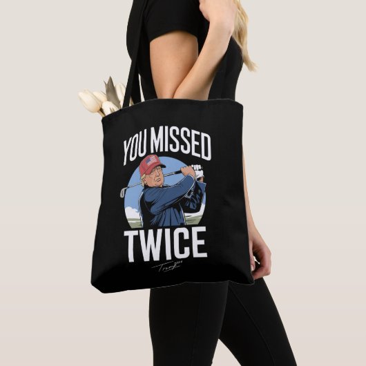 Tote Bag Vous Avez Manqué Deux Fois Golf 2024 Vote Trump M' (De près)