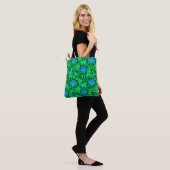 Tote Bag William Morris Anemone, Emerald Green & Turquoise (Sur le modèle)