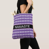 Tote Bag Yoga motif à rayures blanches élégantes sur violet (De près)