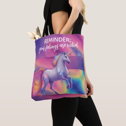 Tote Bag Your Feelings Are Valid Rainbow Tie Dye Unicorn (De près)