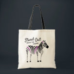Tote Bag Zebra sort de la citation de la foule<br><div class="desc">Zèbre à rayures noires et violettes vous motivent à vous démarquer de la foule et à faire votre propre chose.</div>