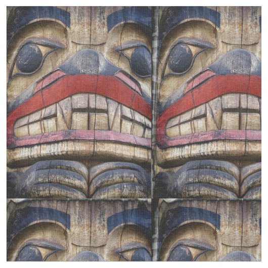Totem Pole Face Thunder_Cove Stof (Close Up)