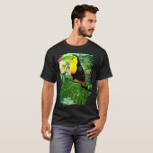 Toucan in Green Amazonia Rainforest T-shirt (Voorkant volledig)