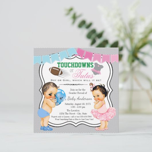 Touchdowns ou Tutus Genre Reveal Party Invitation (Debout devant)