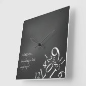 Toujours tard : Horloge murale carrée (Angle)
