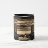 Tour Bridge Mug (Centre)