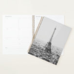 Tour Eiffel noir et blanc Paris Photographie<br><div class="desc">Photo cool de la Tour Eiffel à Paris,  en noir et blanc,  éditée dans une ambiance vintage et ancienne.</div>