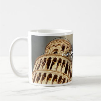Tour penchée de tasse historique de Pise
