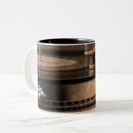 TOURNE-DISQUE DJ MUG (Devant gauche)