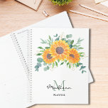 Tournesol Eucalyptus Nom de la végétation Monogram<br><div class="desc">Ce planneur à fleurs est décoré de tournesols aquarelles,  d'eucalyptus et de feuillage dans les tons jaune,  vert et or. Facilement personnalisable avec votre nom et monogramme. Parce que nous créons notre oeuvre,  vous ne trouverez pas cette image exacte d'autres designers. Aquarelle originale © Michele Davies.</div>