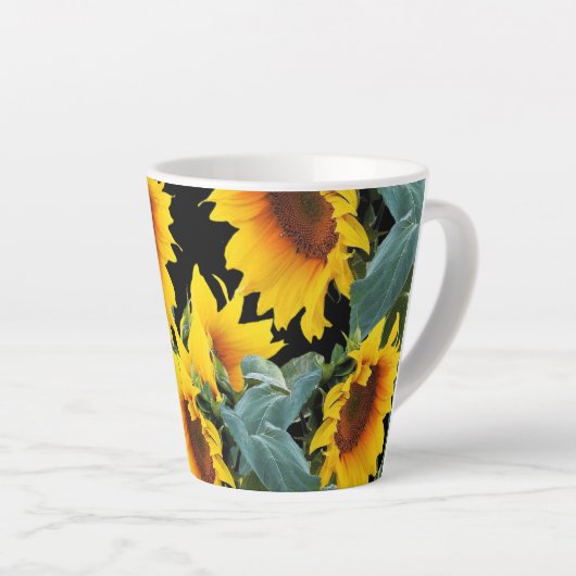 Tournesol jaune sur Mug en latte noire (Angle droit)