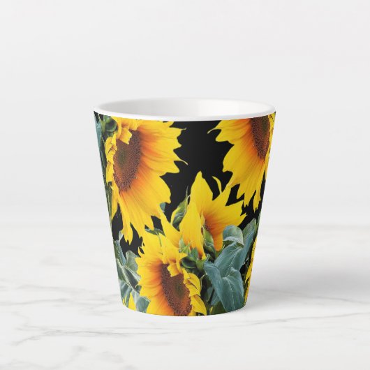 Tournesol jaune sur Mug en latte noire (Devant)