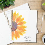 Tournesol personnalisé 2024<br><div class="desc">Ce planificateur simple et élégant est décoré d'un tournesol jaune aquarelle. Facile à personnaliser avec votre nom, et année. Utilisez l'option Personnaliser supplémentaire pour modifier la taille, le style et la couleur du texte. Aquarelle originale © Michele Davies.</div>