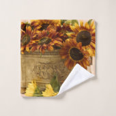 Tournesols oranges dans le panier de bidon (Gant de toilette)
