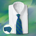 Tournevis bleu vert Doodle Motif Cravate<br><div class="desc">Une cravate bleue avec le motif de deux tournevis vertes et quelques vis. Le cadeau parfait pour les hommes pour Fête des pères,  anniversaire ou vacances. © ArianeC Illustrations-Tous droits réservés</div>