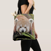 Tout au sac fourre-tout. Photo panda rouge, panda  (De près)