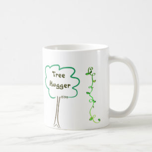 Tout autour de l'arbre Hugger avec la tasse de
