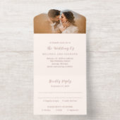 Tout En Un Invitation Earthy Neutral Photo Modern Wedding (Intérieur)