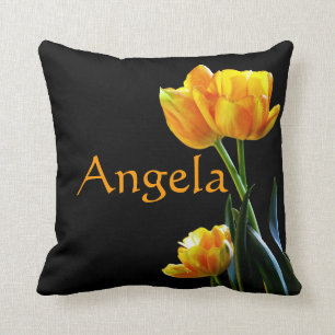 Tout nom sur le beau coussin de fleurs de tulipe