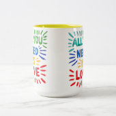 Tout que vous avez besoin est tasse d'amour (Centre)