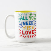 Tout que vous avez besoin est tasse d'amour (Gauche)