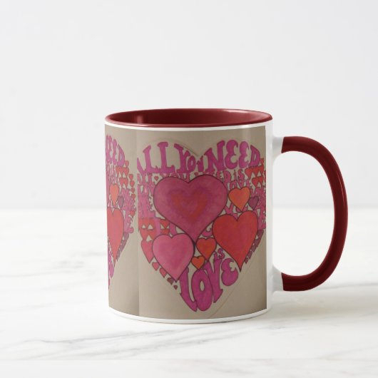 Tout que vous avez besoin est tasse de coeur (Droite)