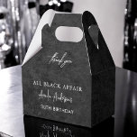 Toute Black Affair Anniversaire Fête Moderne Éléga<br><div class="desc">Célébrez dans un style sophistiqué avec nos Ballotins de fête d'anniversaire All Black Affair. Parfaites pour des événements modernes et élégants, ces boîtes sont conçues pour compléter n'importe quelle célébration d'anniversaire chic. Réalisées en noir épuré avec des accents personnalisés, elles sont idéales pour se remplir de douceurs, de mini-pâtisseries ou...</div>