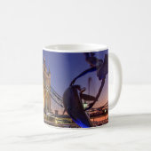 Tower Bridge à Night Mug (Devant droit)