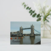 Tower Bridge - carte postale (Debout devant)