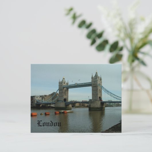 Tower Bridge - carte postale (Debout devant)