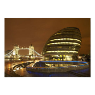 Tower Bridge en Greater London Authority Foto Afdruk