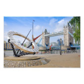 Tower Bridge en Sun Dial, London UK Print Foto Afdruk (Voorkant)