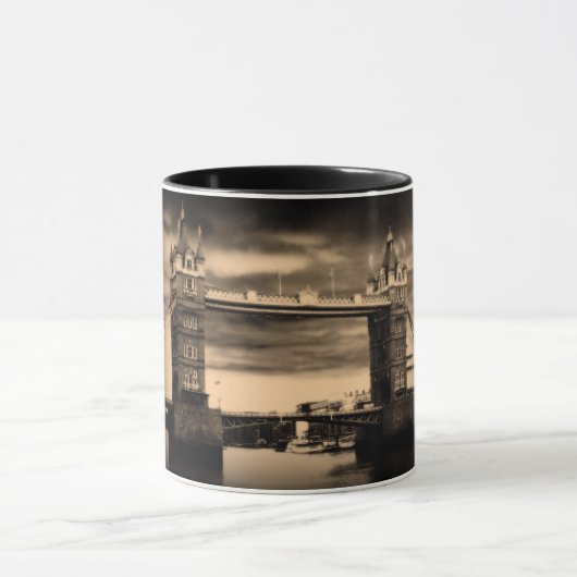 Tower Bridge-Mok Mok (Midden)