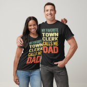 Town Clerk roept me DAD op T-shirt (Unisex)