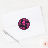 Toxische Roze Schedel en Kruisbeenderen Sticker (Envelop)