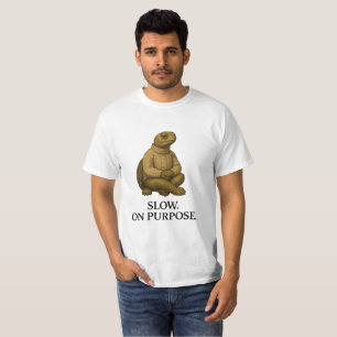 TRAAG MET OPZET. T-SHIRT