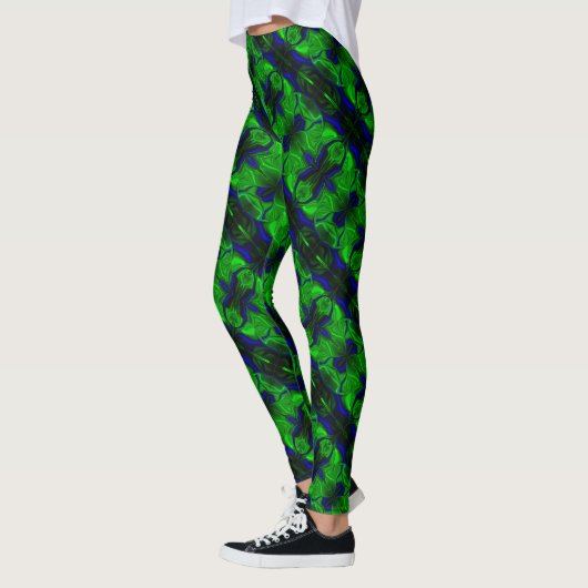 Traços e formas azuis sobre fundo verde. leggings (Links)