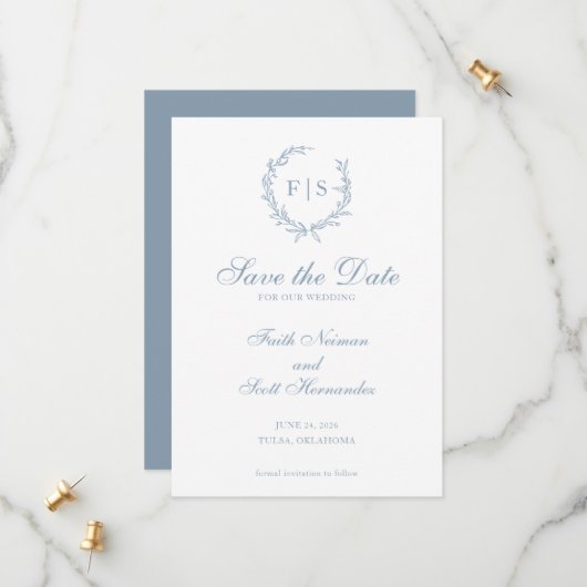 Traditionele blauwe monogram krans Save the Date (Voorkant / Achterkant in situ)