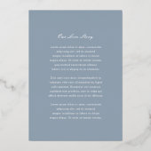 Traditionele Dusty Blue Timeless Wedding Folie Uitnodiging (Achterkant)