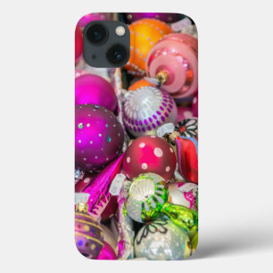 Traditionele glazen siervoorwerpen op kerstmarkt iPhone 13 hoesje