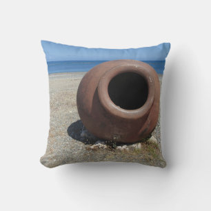 Traditionele Griekse Terracotta Pot op strand Kussen